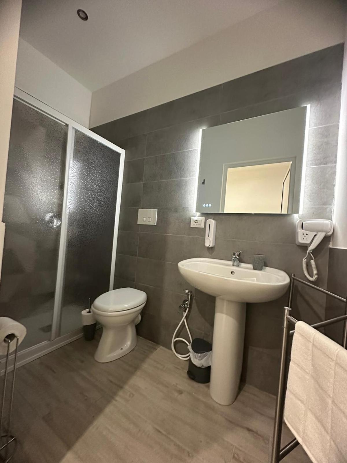 Bari Valona Rooms Bagian luar foto